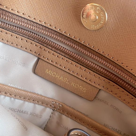 Authentic Michael Kors handbag - Picture 6 of 9